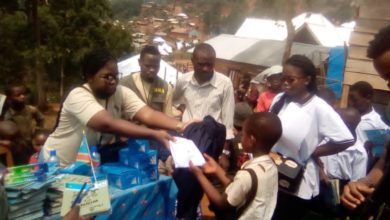 Photo of Sud-Kivu: l’organisation TANA assiste plus de 200 élèves des familles démunies en fournitures scolaires à Kabare et Walungu